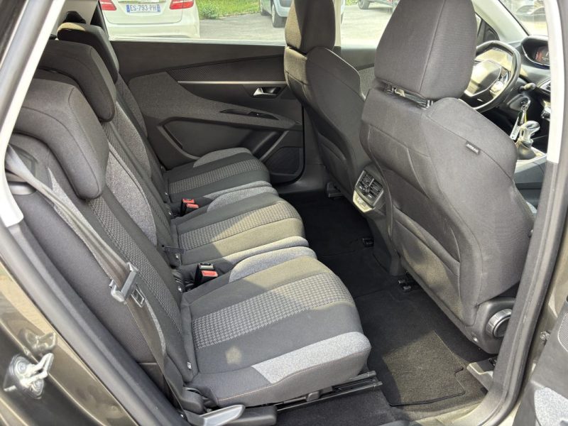 PEUGEOT 5008 1.5 BlueHDi E6 Style S&S 130 cv