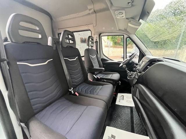 IVECO DAILY  35C14 / 35-140 / 6  places / attelage / 1ere main / 22500 ht / L2H2 2020