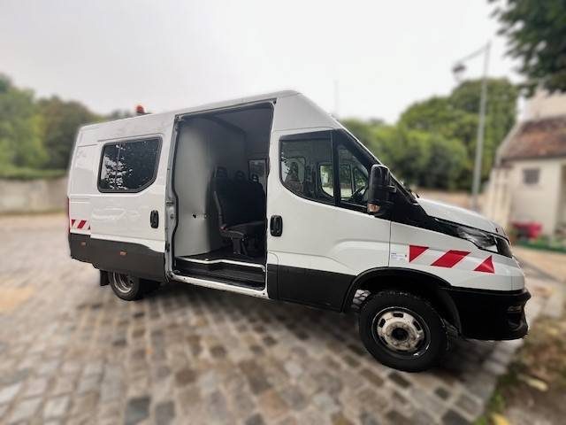 IVECO DAILY  35C14 / 35-140 / 6  places / attelage / 1ere main / 22500 ht / L2H2 2020
