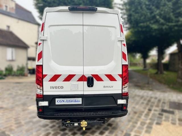 IVECO DAILY  35C14 / 35-140 / 6  places / attelage / 1ere main / 22500 ht / L2H2 2020