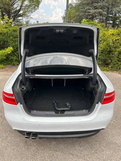 JAGUAR XE 2.0D 180ch Portfolio BVA8