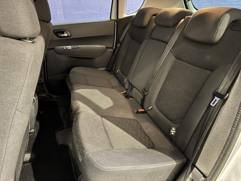 PEUGEOT 3008 1.6 e-HDi 115 ACTIVE ETG 6 / DISTRI / EMBRAYAGE OK 