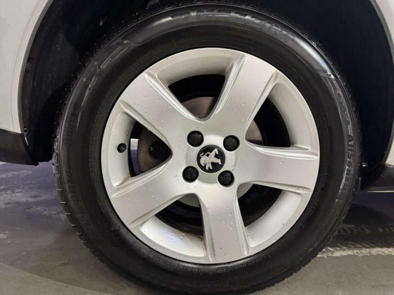 PEUGEOT 3008 1.6 e-HDi 115 ACTIVE ETG 6 / DISTRI / EMBRAYAGE OK 