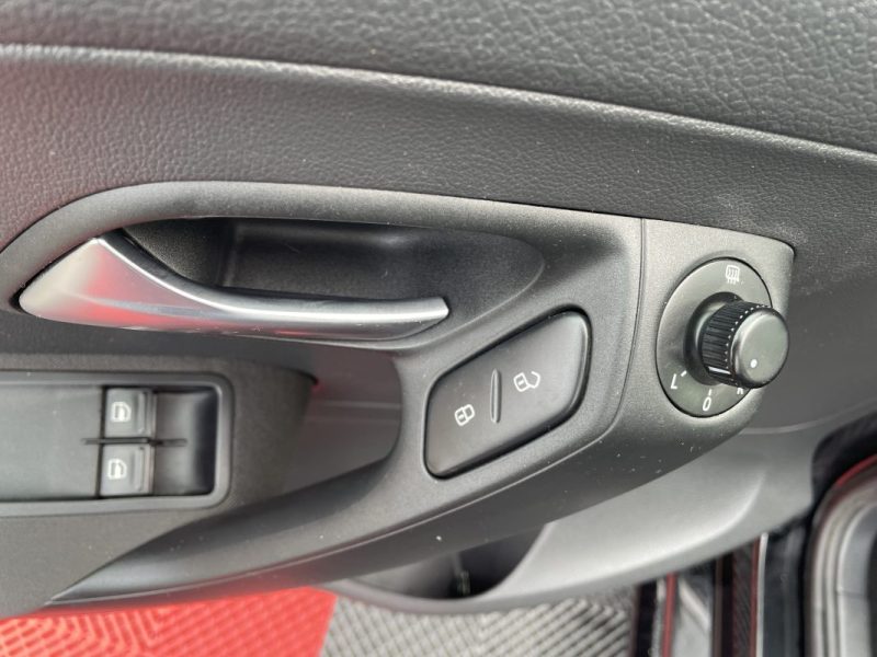 VOLKSWAGEN POLO 2012