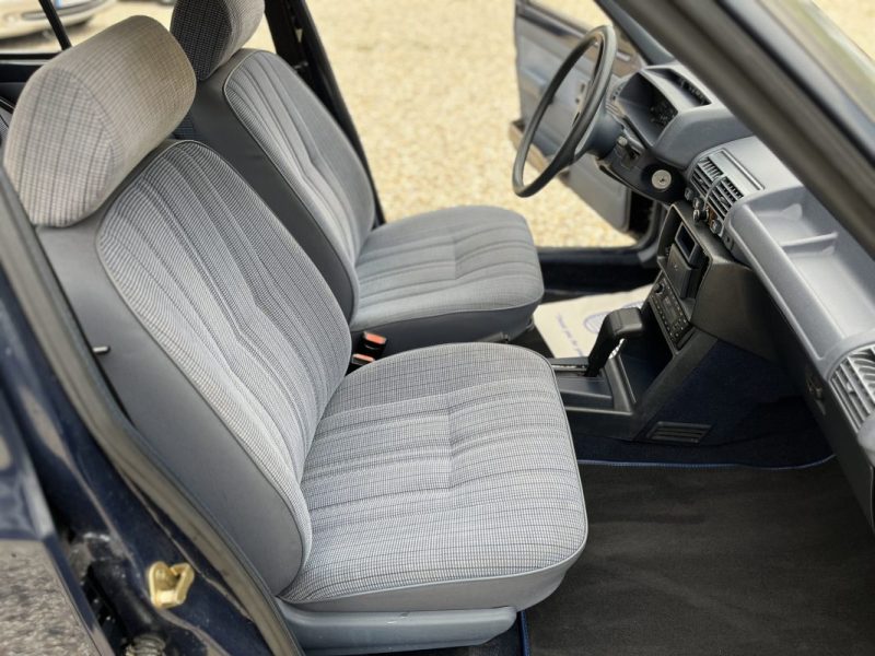 PEUGEOT 205 AUTOMATIQUE  1.6 80 ch 105000KM Collection