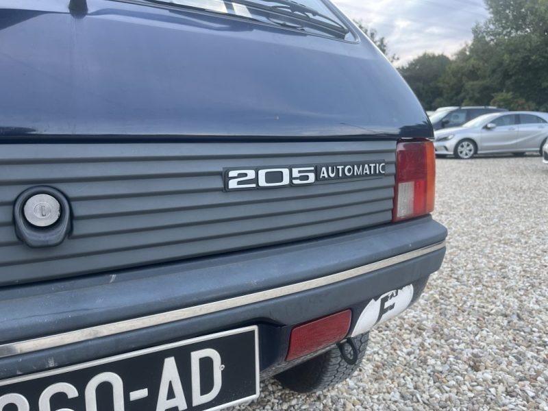 PEUGEOT 205 AUTOMATIQUE  1.6 80 ch 105000KM Collection