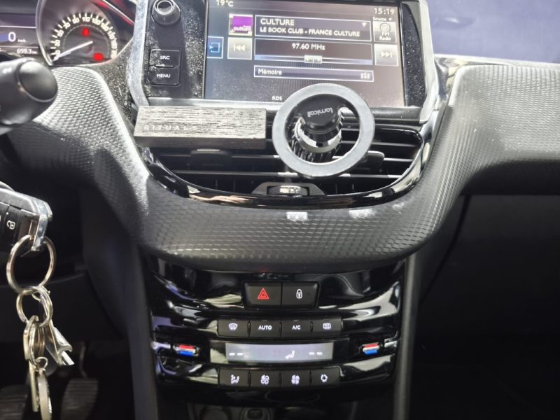 PEUGEOT 208 1,2 PURETECH 82 CV ALLURE