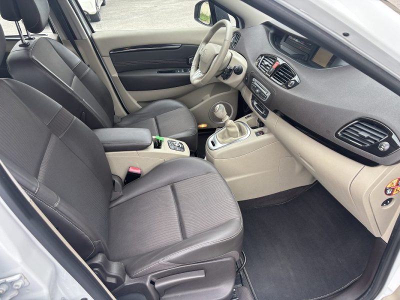 RENAULT SCENIC III 2011