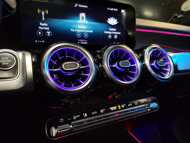 MERCEDES CLASSE GLB 200 D 8G DCT AMG LINE / TOIT OUVRANT / SIEGES CHAUFFANTS / ECLAIRAGE D\'AMBIANCE