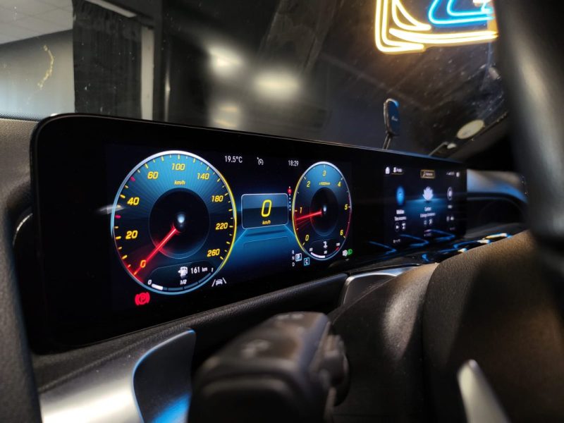 MERCEDES CLASSE GLB 200 D 8G DCT AMG LINE / TOIT OUVRANT / SIEGES CHAUFFANTS / ECLAIRAGE D\'AMBIANCE