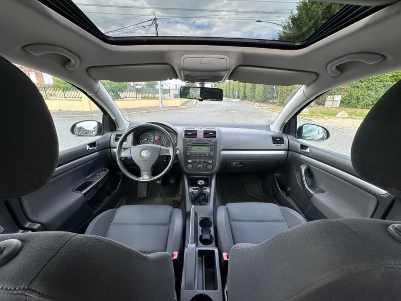 VOLKSWAGEN GOLF 5 2004