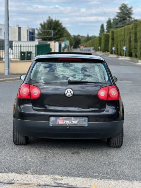 VOLKSWAGEN GOLF 5 2004