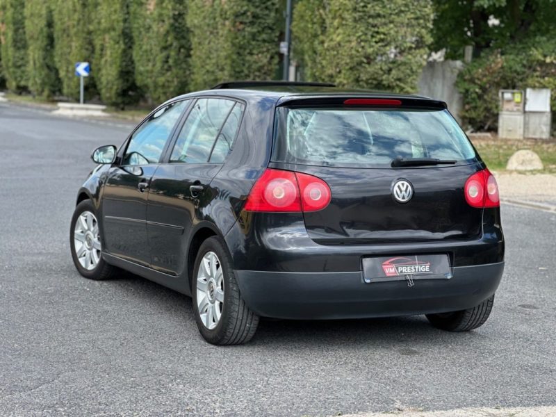 VOLKSWAGEN GOLF 5 2004