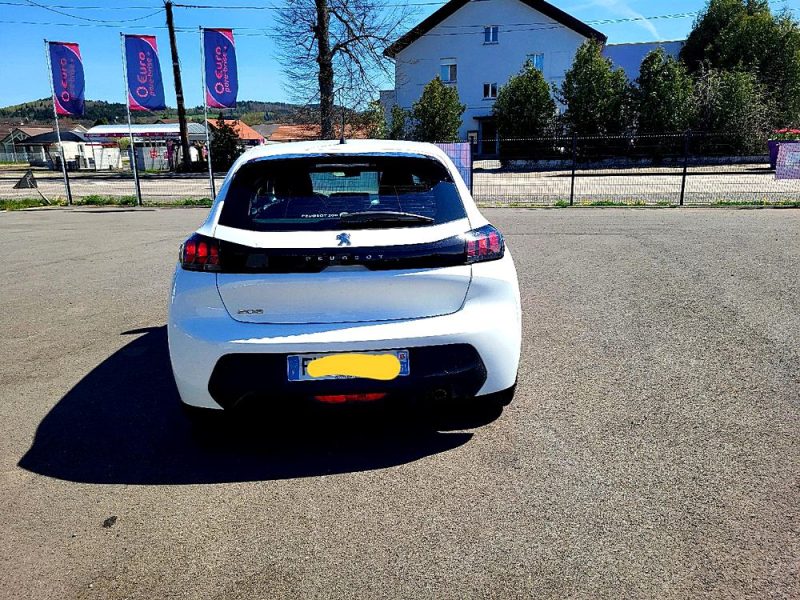 PEUGEOT 208 2021