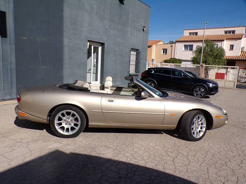 JAGUAR XKR CONVERTIBLE 2001