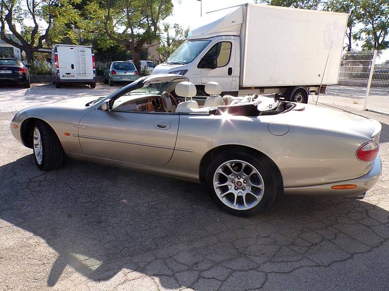 JAGUAR XKR CONVERTIBLE 2001