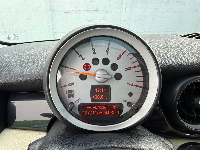 MINI CLUBMAN 1.6D - 16V 110 CV TURBO COOPER D/TOIT OURANT PANORAMIQUE/BVM 6/ GARANTIE 6 MOIS