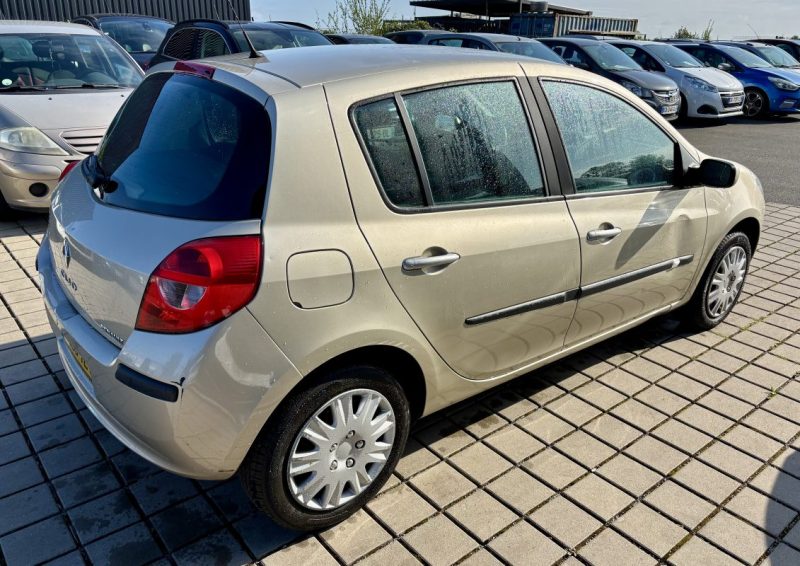 RENAULT CLIO 2006 CONFORT DYNAMIQUE 1.4 100ch