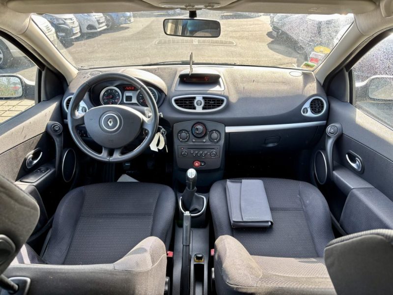 RENAULT CLIO 2006 CONFORT DYNAMIQUE 1.4 100ch