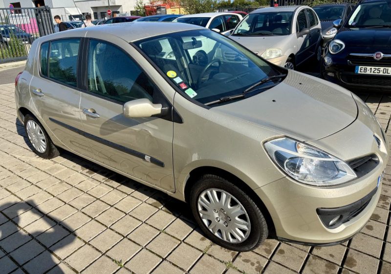 RENAULT CLIO 2006 CONFORT DYNAMIQUE 1.4 100ch