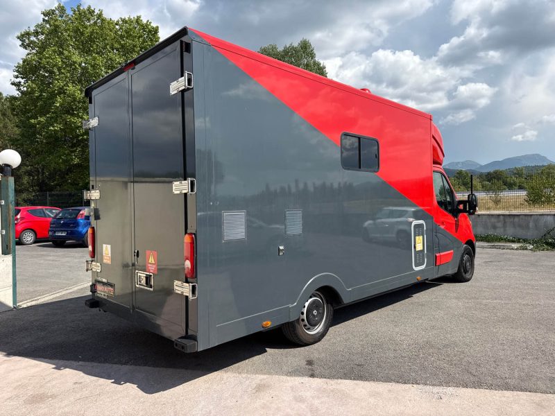 RENAULT MASTER FOOD TRUCK Equipements Neufs / Grillade Feux de bois / Pizza / Cuisine équipée / Frig