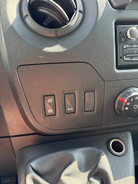 RENAULT MASTER FOOD TRUCK Equipements Neufs / Grillade Feux de bois / Pizza / Cuisine équipée / Frig