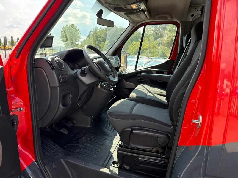 RENAULT MASTER FOOD TRUCK Equipements Neufs / Grillade Feux de bois / Pizza / Cuisine équipée / Frig