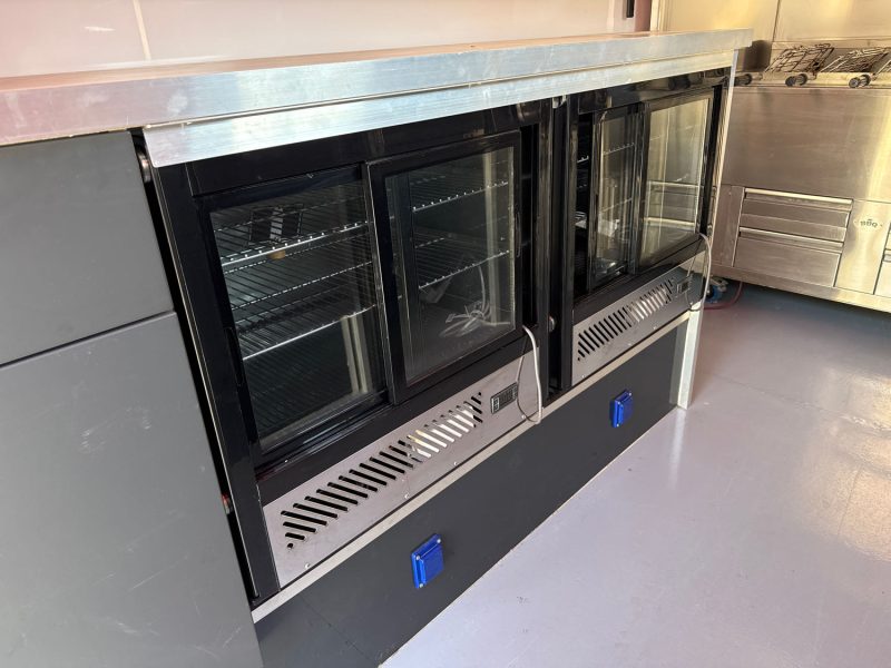 RENAULT MASTER FOOD TRUCK Equipements Neufs / Grillade Feux de bois / Pizza / Cuisine équipée / Frig