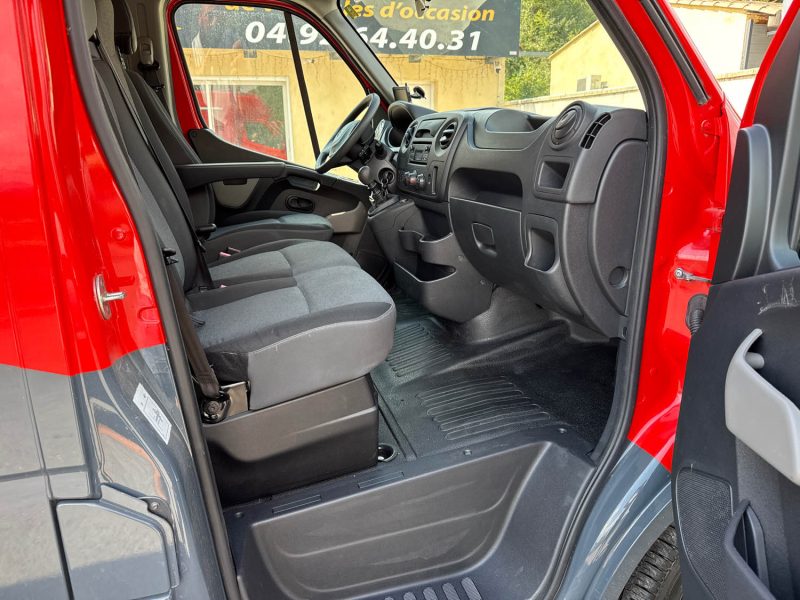 RENAULT MASTER FOOD TRUCK Equipements Neufs / Grillade Feux de bois / Pizza / Cuisine équipée / Frig