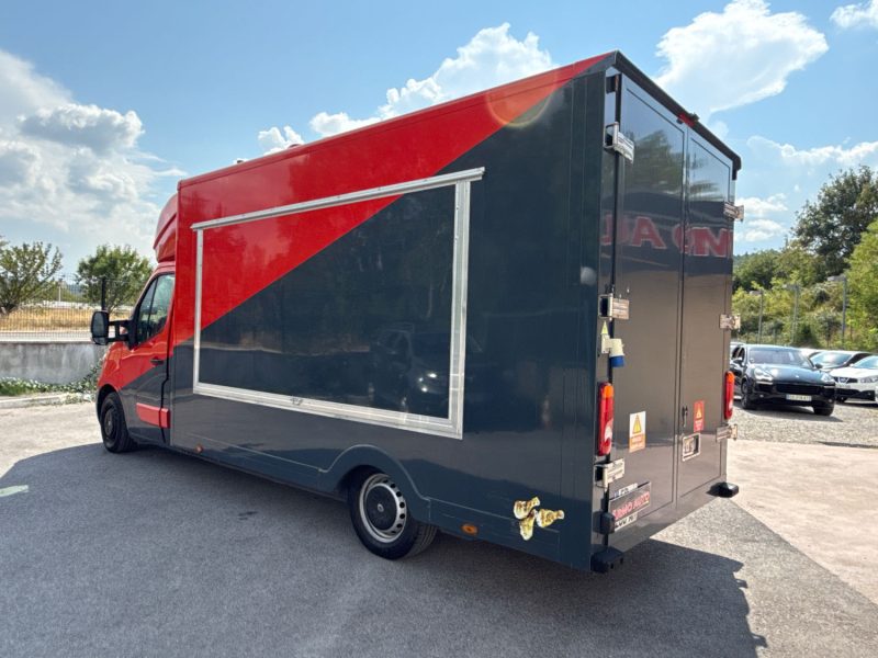 RENAULT MASTER FOOD TRUCK Equipements Neufs / Grillade Feux de bois / Pizza / Cuisine équipée / Frig