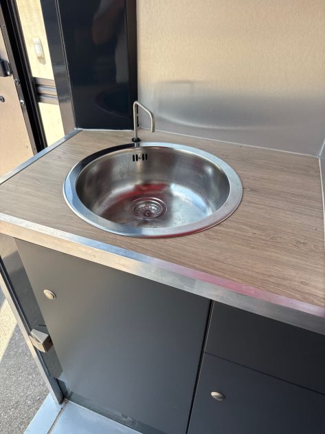 RENAULT MASTER FOOD TRUCK Equipements Neufs / Grillade Feux de bois / Pizza / Cuisine équipée / Frig