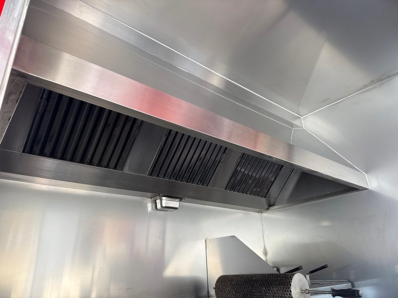 RENAULT MASTER FOOD TRUCK Equipements Neufs / Grillade Feux de bois / Pizza / Cuisine équipée / Frig