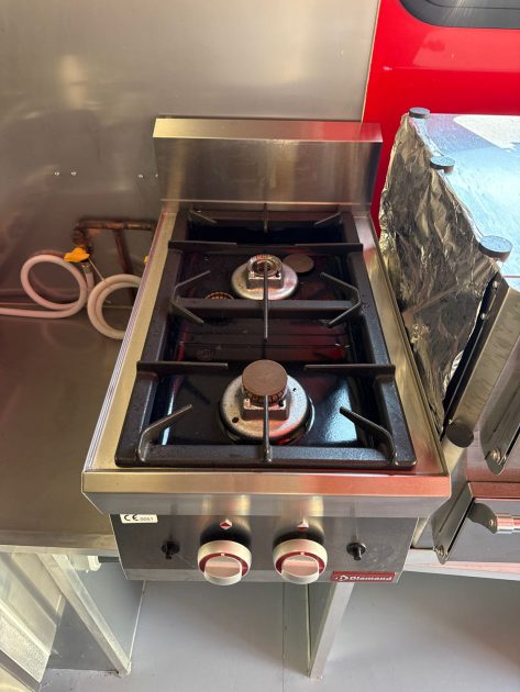 RENAULT MASTER FOOD TRUCK Equipements Neufs / Grillade Feux de bois / Pizza / Cuisine équipée / Frig