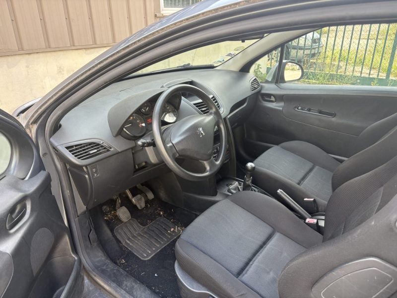 PEUGEOT 207 2009