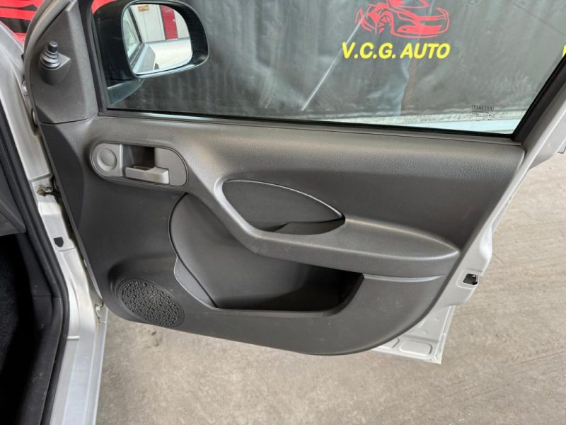 FIAT PANDA 1.2i 69 Confort 