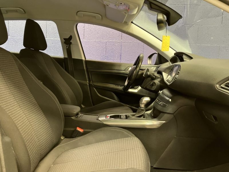 PEUGEOT 308 1.5 HDi 130ch Allure Business Boite Auto