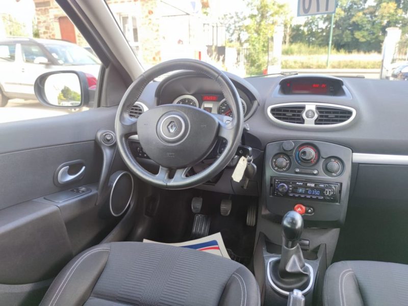 RENAULT CLIO III Dynamique TomTom Euro 5 dCi 75 eco2