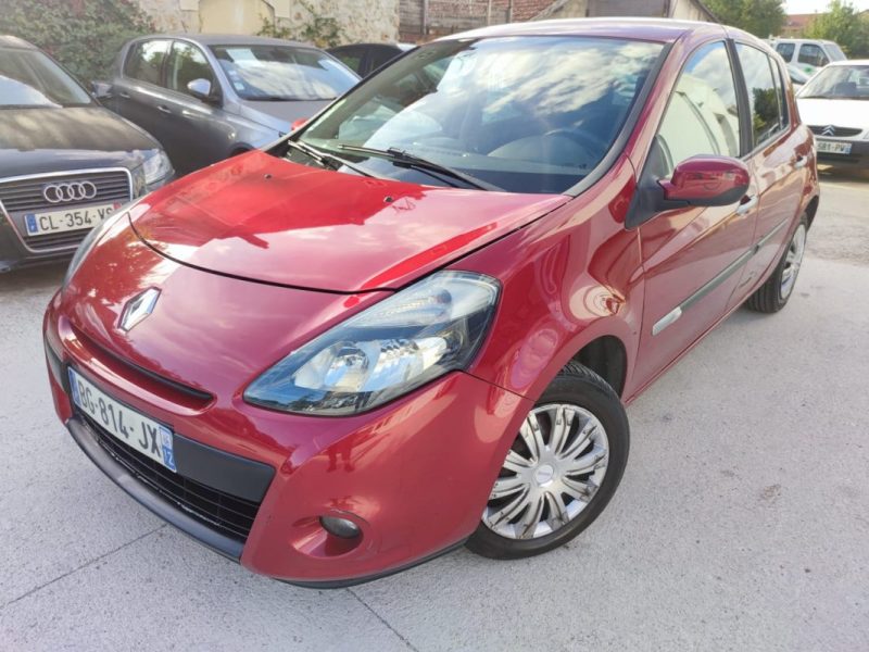 RENAULT CLIO III Dynamique TomTom Euro 5 dCi 75 eco2
