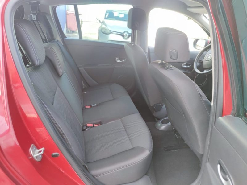 RENAULT CLIO III Dynamique TomTom Euro 5 dCi 75 eco2