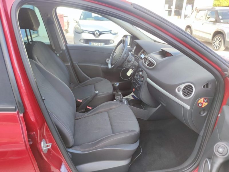 RENAULT CLIO III Dynamique TomTom Euro 5 dCi 75 eco2