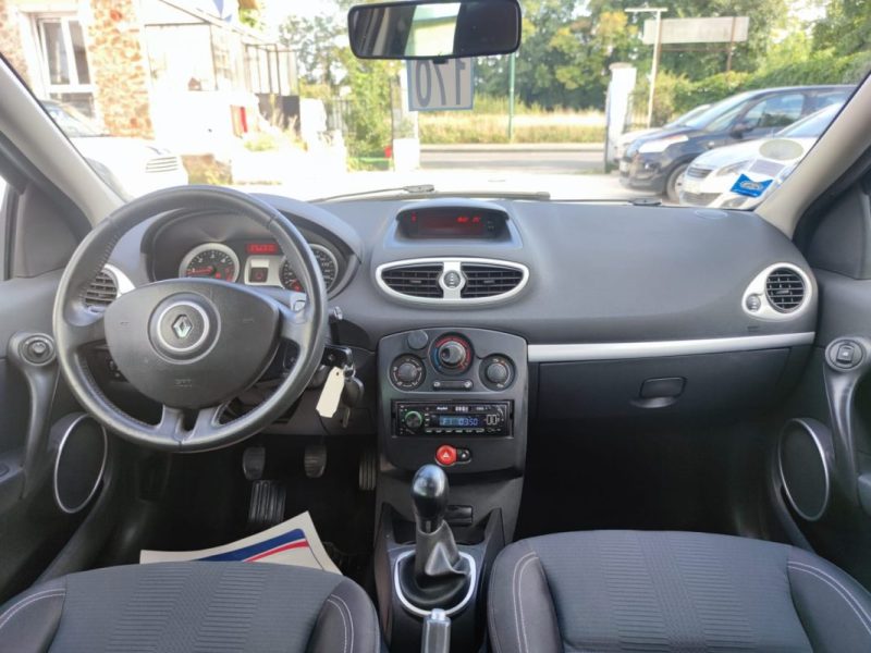RENAULT CLIO III Dynamique TomTom Euro 5 dCi 75 eco2