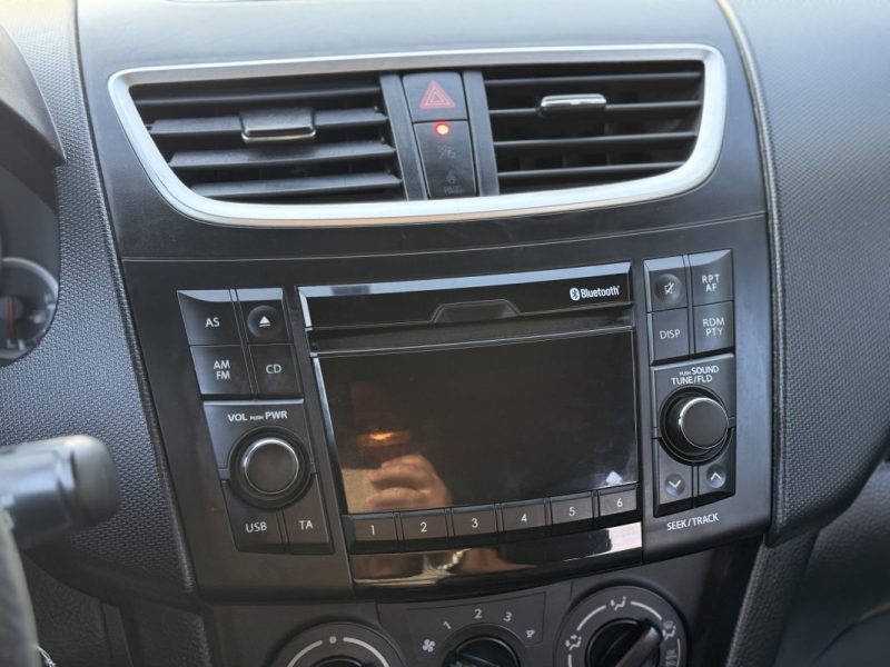 SUZUKI SWIFT 1.2 VVT 95CH SERIE SPECIALE IN THE CITY / Bluetooth / USB / Révisée & Garantie 6 mois. 