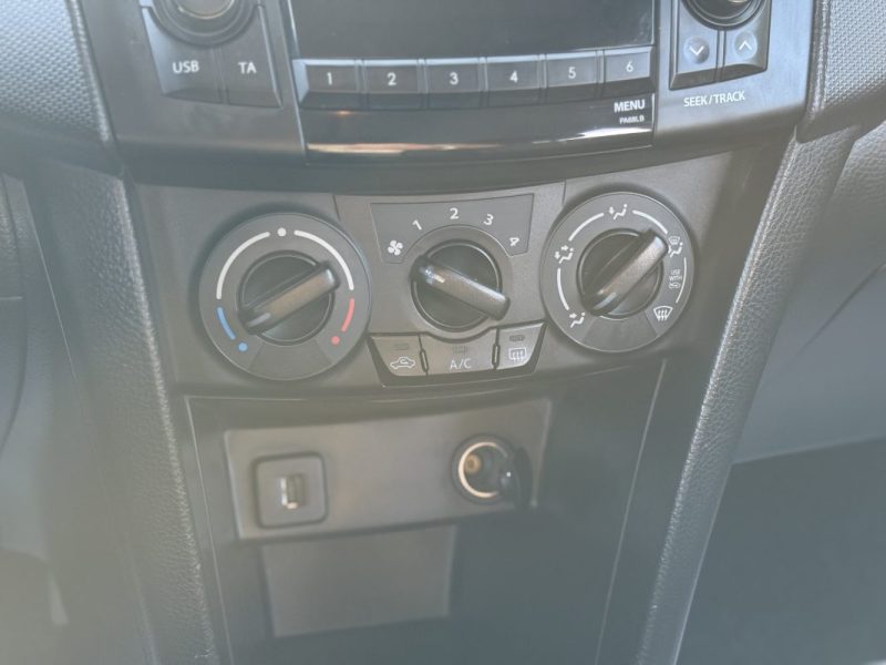 SUZUKI SWIFT 1.2 VVT 95CH SERIE SPECIALE IN THE CITY / Bluetooth / USB / Révisée & Garantie 6 mois. 