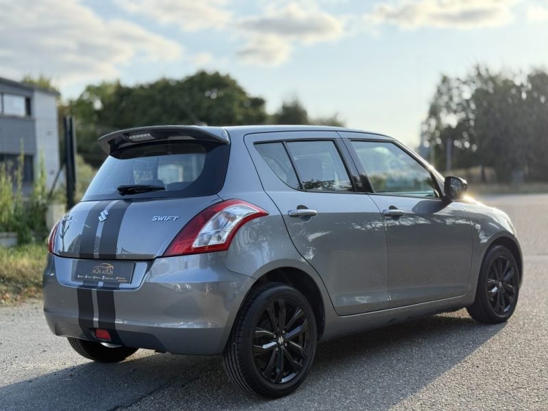 SUZUKI SWIFT 1.2 VVT 95CH SERIE SPECIALE IN THE CITY / Bluetooth / USB / Révisée & Garantie 6 mois. 
