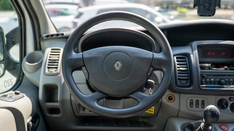 RENAULT TRAFIC 2.0 DCI 115CH 6 PLACES 