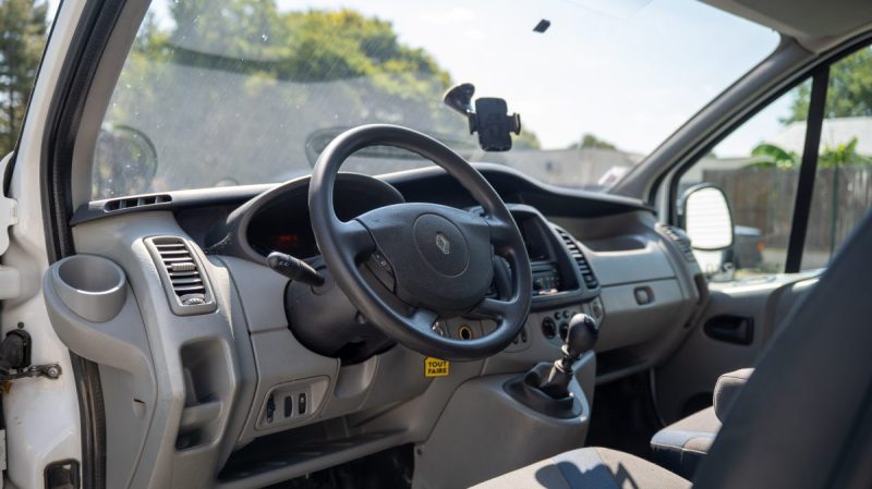 RENAULT TRAFIC 2.0 DCI 115CH 6 PLACES 