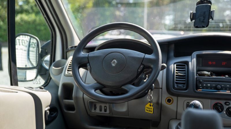 RENAULT TRAFIC 2.0 DCI 115CH 6 PLACES 