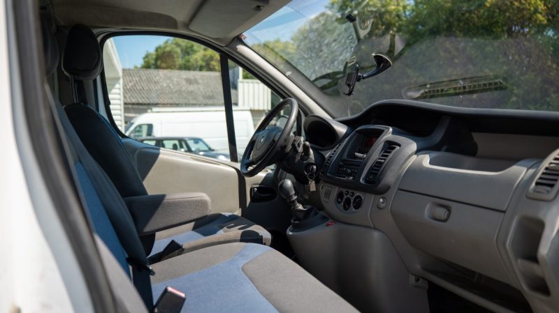 RENAULT TRAFIC 2.0 DCI 115CH 6 PLACES 