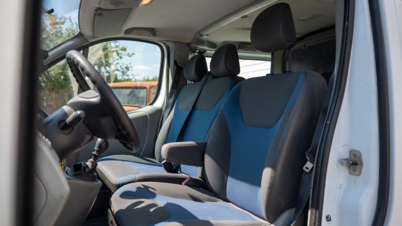 RENAULT TRAFIC 2.0 DCI 115CH 6 PLACES 