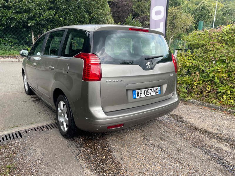 PEUGEOT 5008 PREMIUM 1.6HDI 110CH